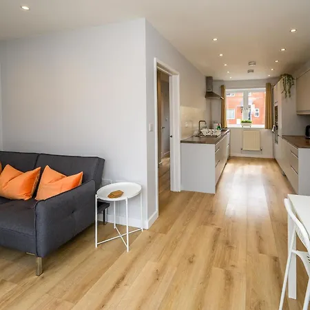 펜션 Dings House With Free Parking In Super South West Location By Staystaycations *