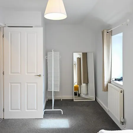 Dings House With Free Parking In Super South West Location By Stae-homes Tatil Evi Bristol