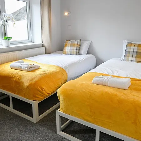 Dings House With Free Parking In Super South West Location By Staystaycations 펜션