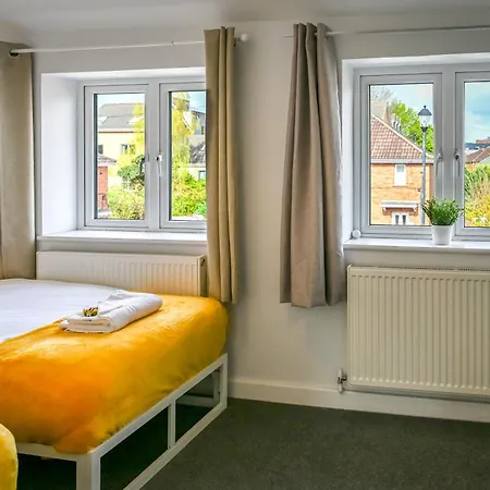Dings House With Free Parking In Super South West Location By Staystaycations