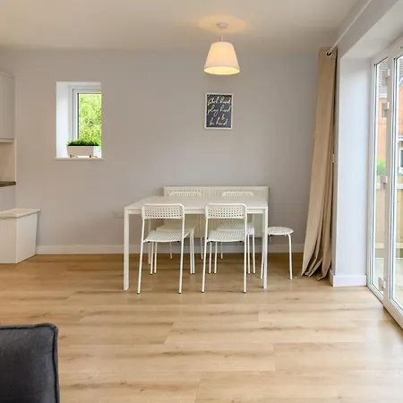 Dings House With Free Parking In Super South West Location By Staystaycations 펜션