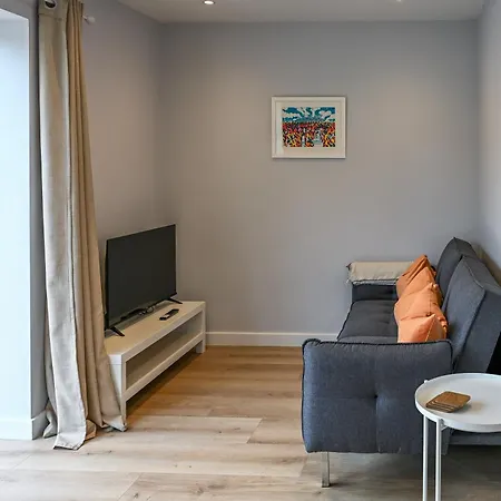 Dings House With Free Parking In Super South West Location By Stae-homes *