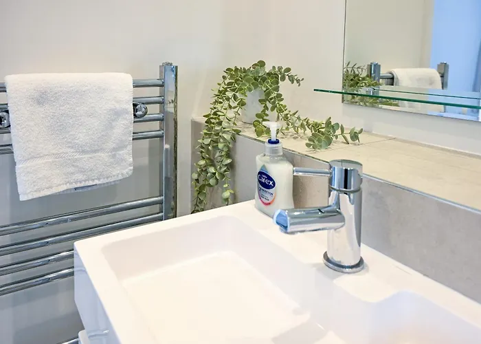 Dings House With Free Parking In Super South West Location By Stae-homes Bristol