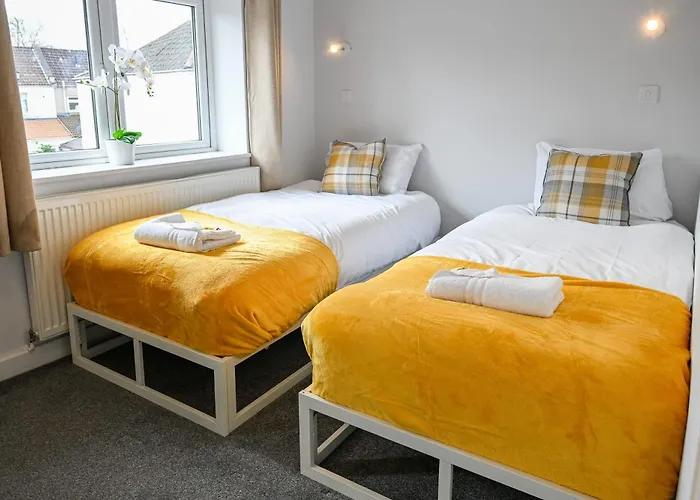 Dings House With Free Parking In Super South West Location By Stae-homes Casa de Férias