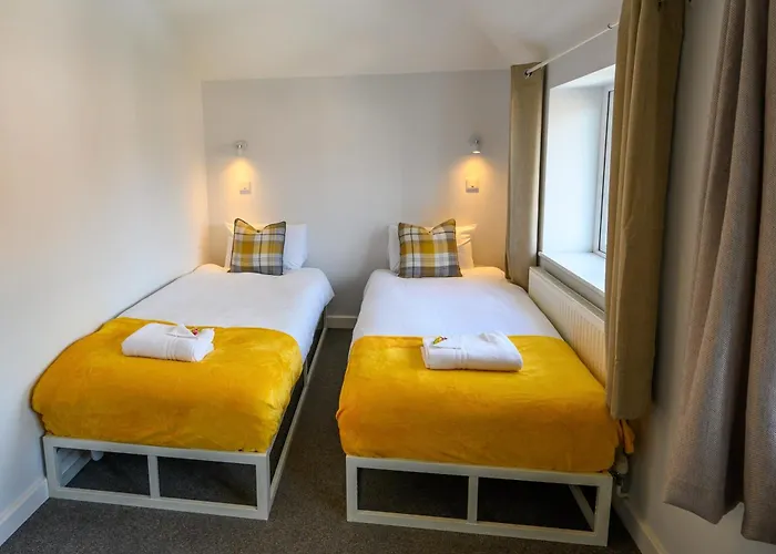 Dings House With Free Parking In Super South West Location By Stae-homes *