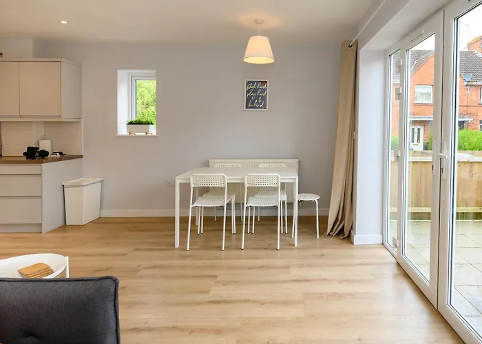 Dings House With Free Parking In Super South West Location By Stae-homes Casa de Férias