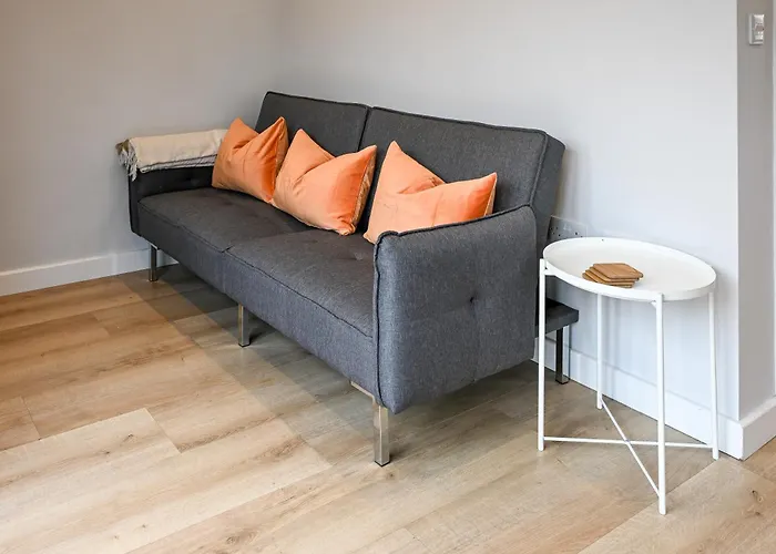 Dings House With Free Parking In Super South West Location By Stae-homes