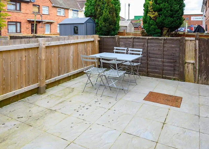 Casa de Férias Dings House With Free Parking In Super South West Location By Stae-homes