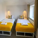 Dings House With Free Parking In Super South West Location By Stae-homes *