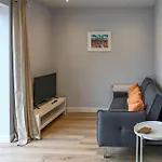Dings House With Free Parking In Super South West Location By Stae-homes *