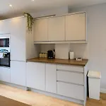 Dings House With Free Parking In Super South West Location By Stae-homes