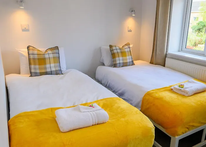 Dings House With Free Parking In Super South West Location By Stae-homes